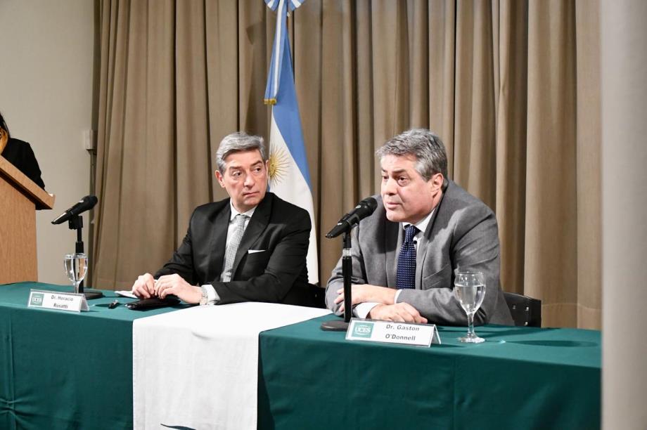 Horacio Rosatti y el rector de la Universidad de Ciencias Empresariales y Sociales (UCES), Gastón O'Donnell.