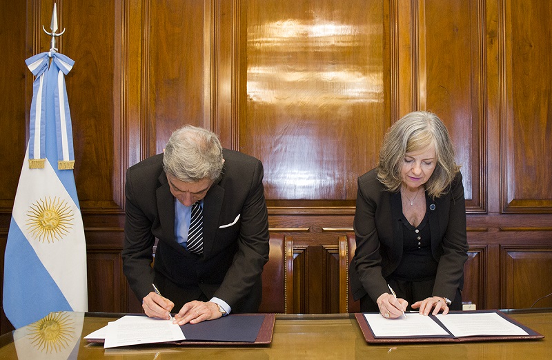 Rosatti y Bermejo firman el convenio