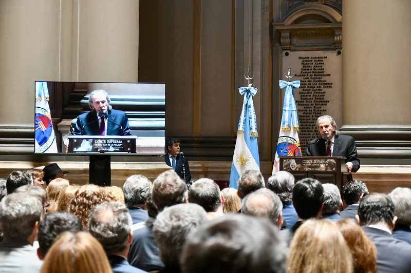 Maqueda instó a defender las instituciones.